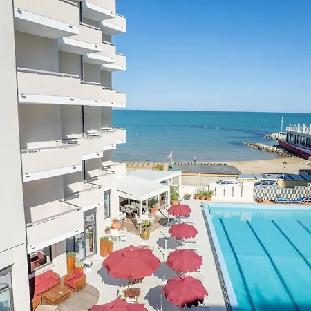 Unahotels Imperial Sport 4* 페자로