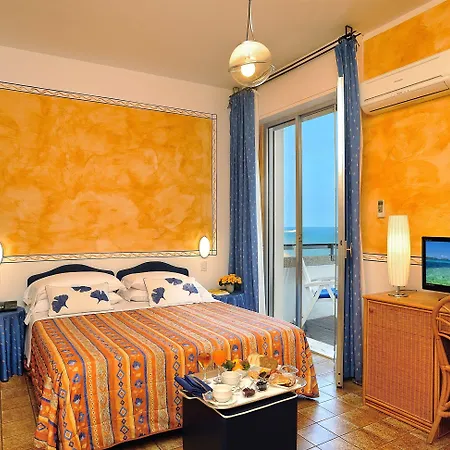 Unahotels Imperial Sport 4* 페자로