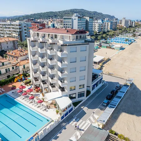 Unahotels Imperial Sport 호텔 페자로